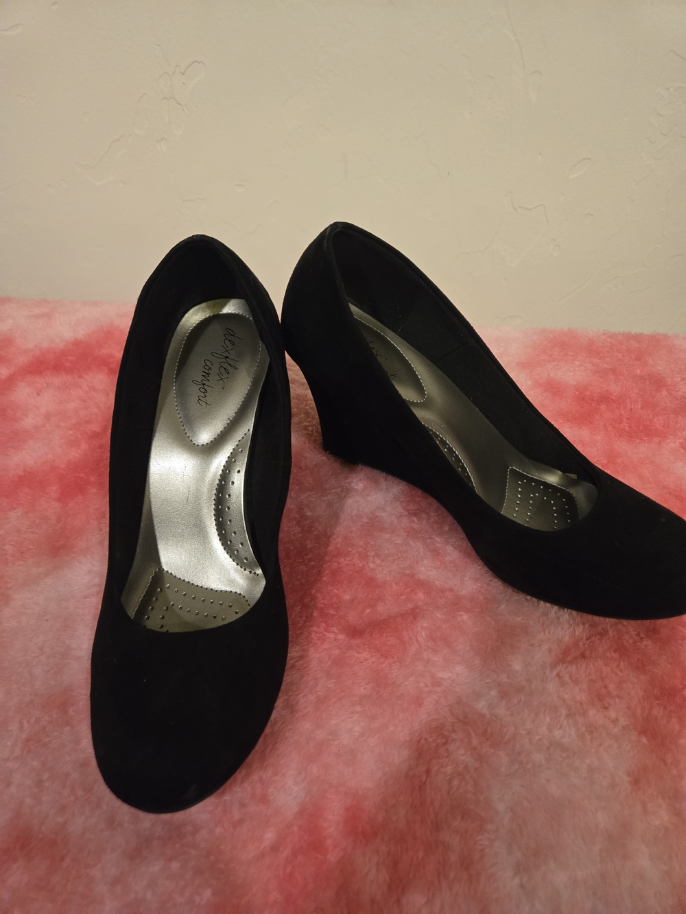 dexflex comfort Black Suede Wedge Pumps